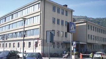 Lavori sul montascale di via G. Rey 1: l’accesso per le persone con disabilità è temporaneamente spostato sul retro della palazzina